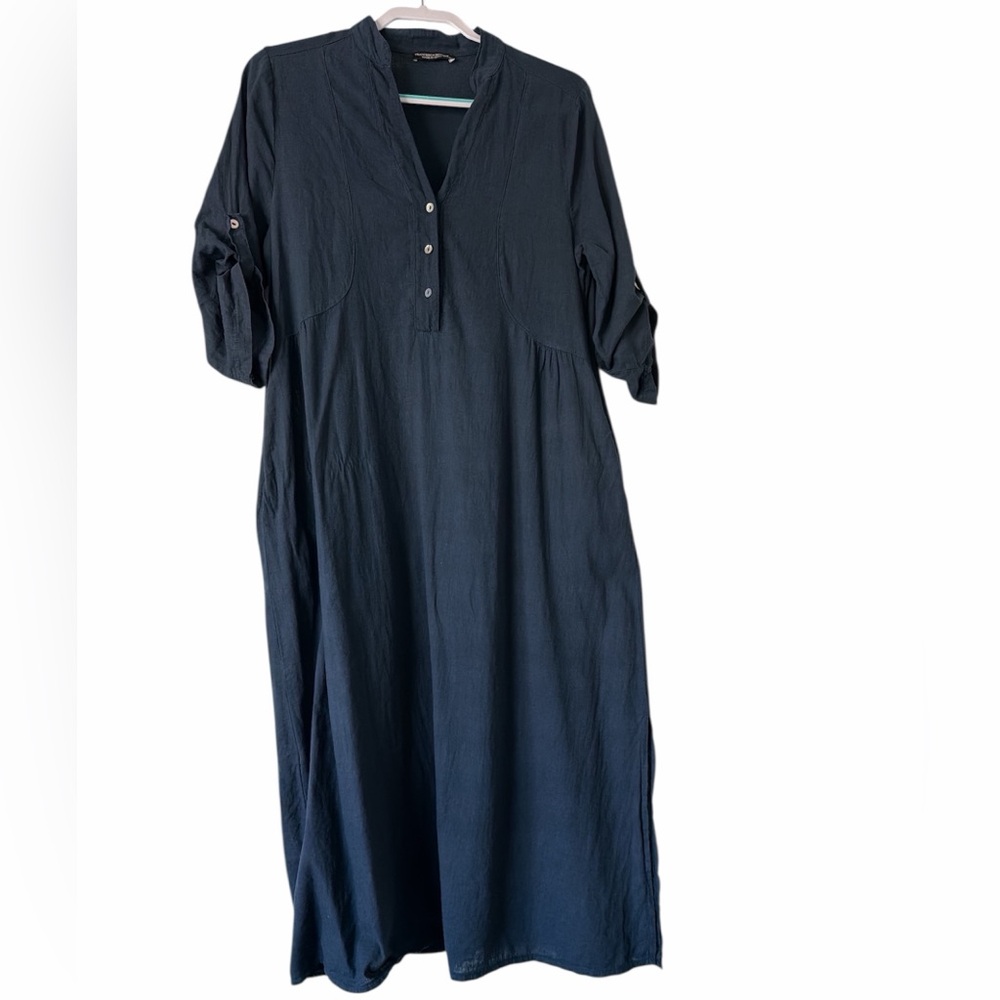 Chic Navy V-Neck Midi Dress
